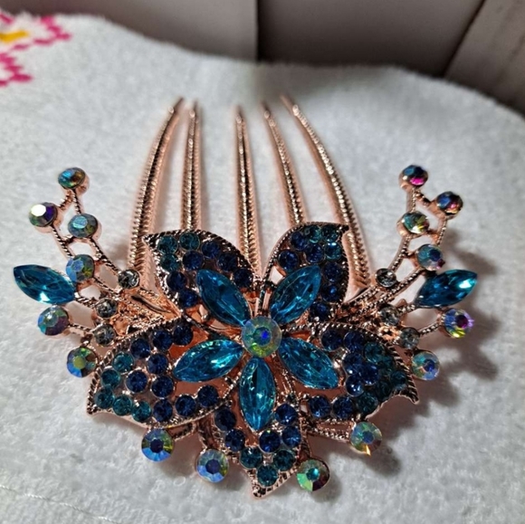 Rhinestone Encrusted Hair Pin Barrette Accessory - Picture 5 of 5